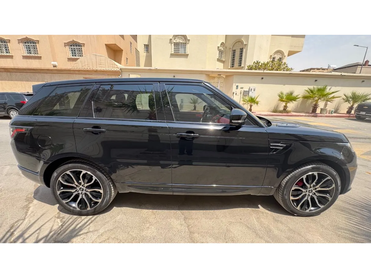 Car image 4