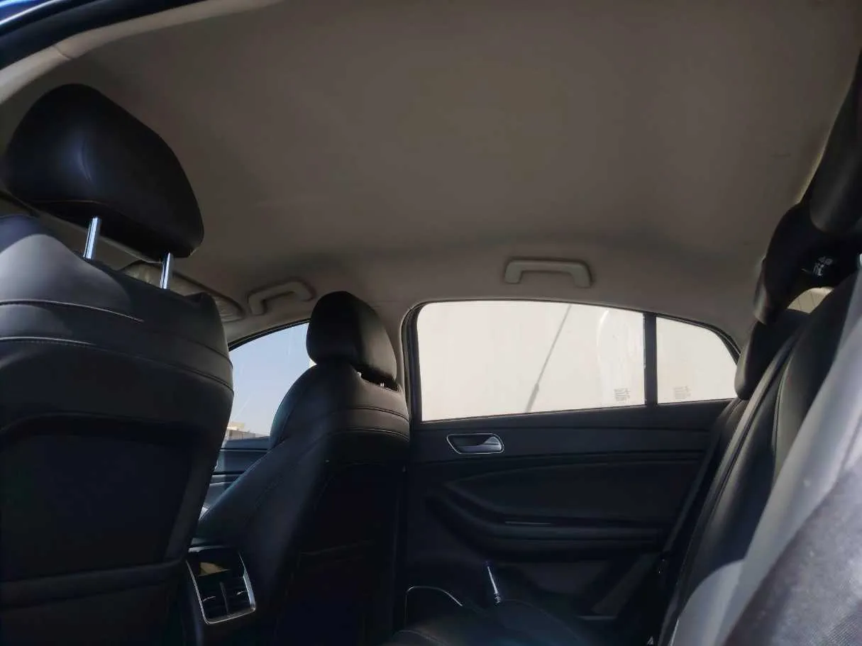 Car image 19