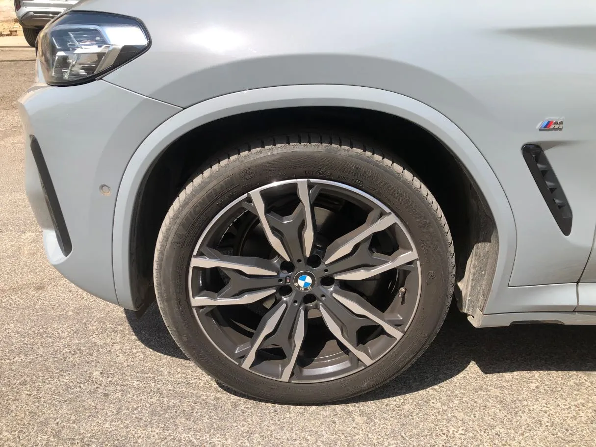 Car image 10