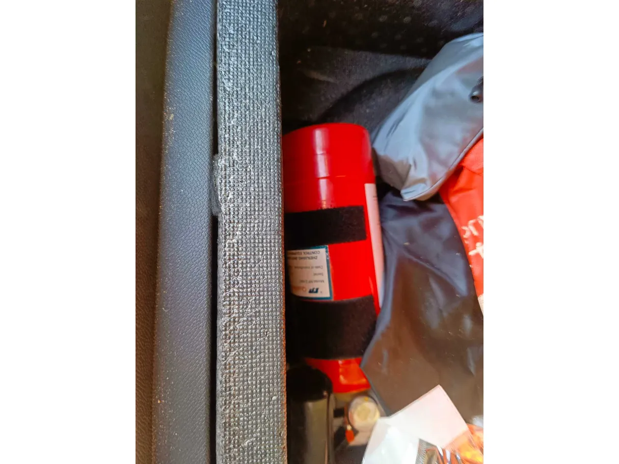 Car image 35