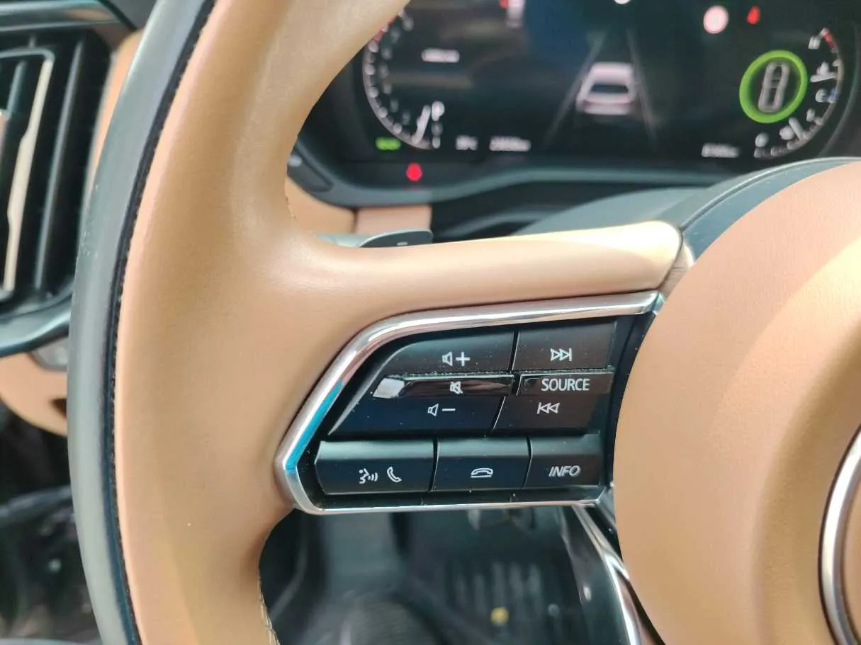 Car image 36