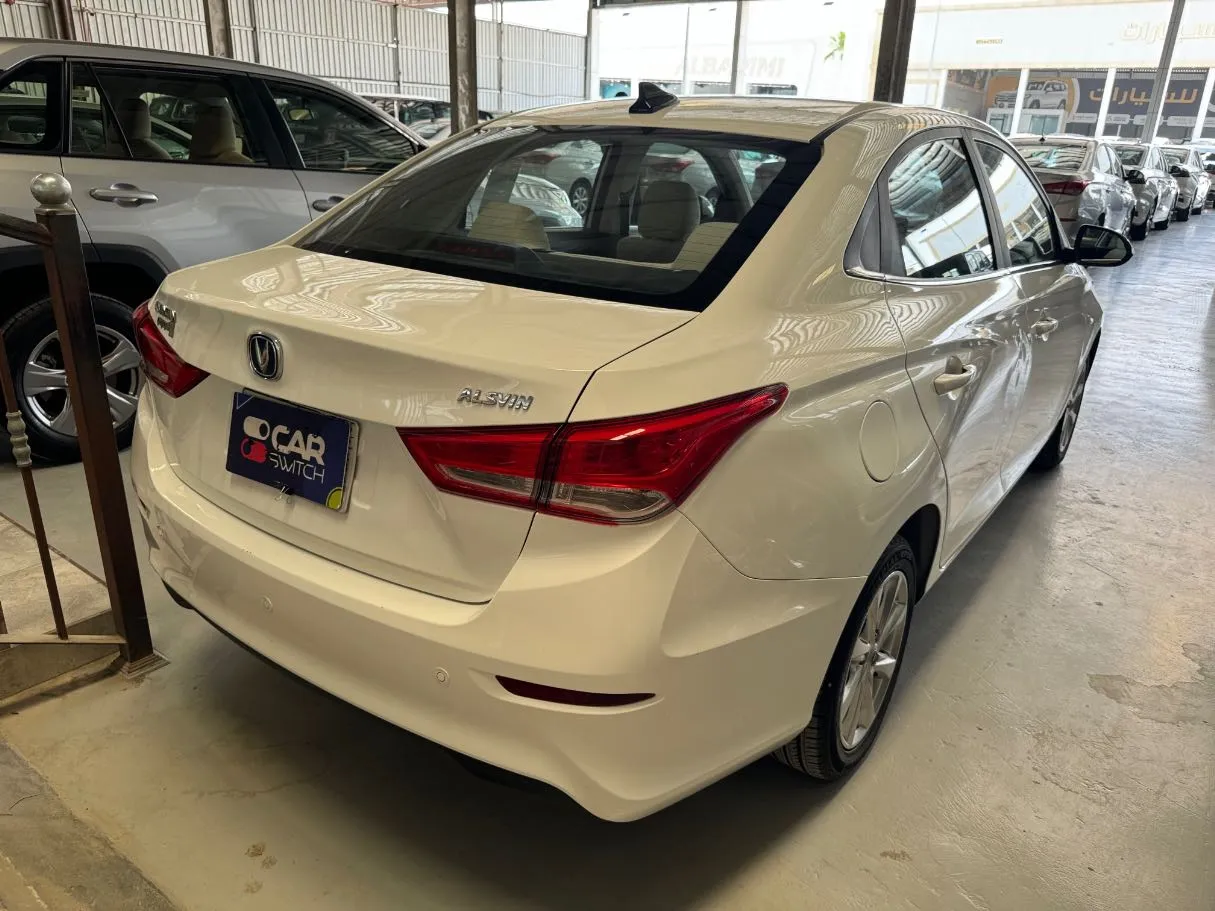 Car image 4