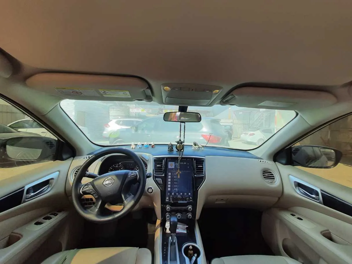 Car image 16