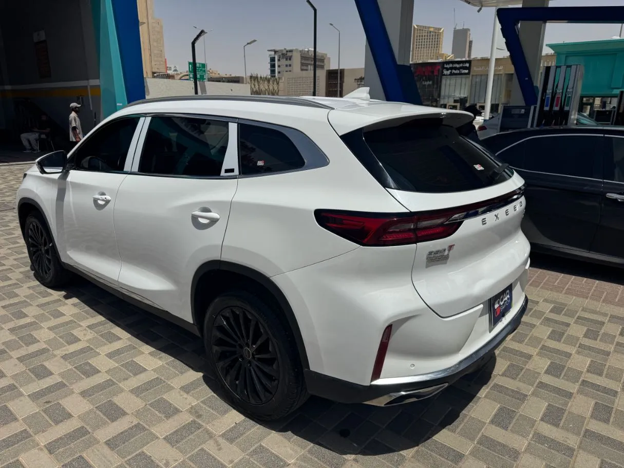 Car image 7