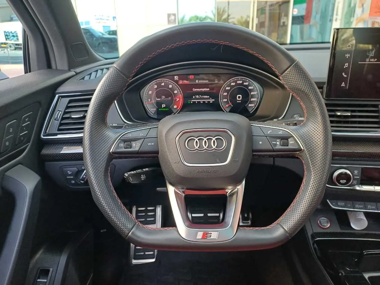 Car image 18