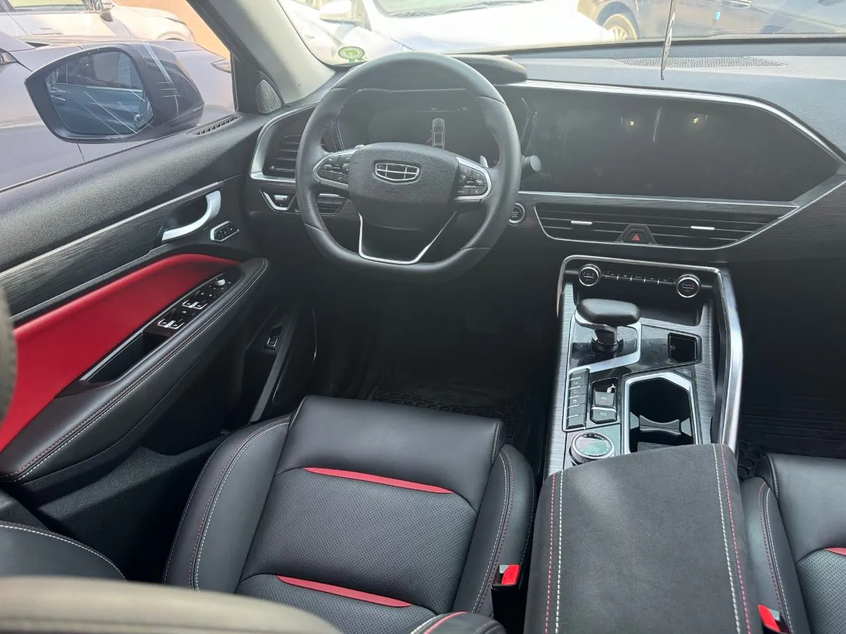 Car image 12