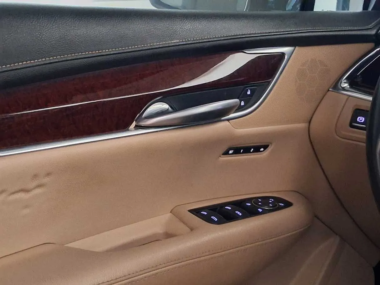 Car image 25