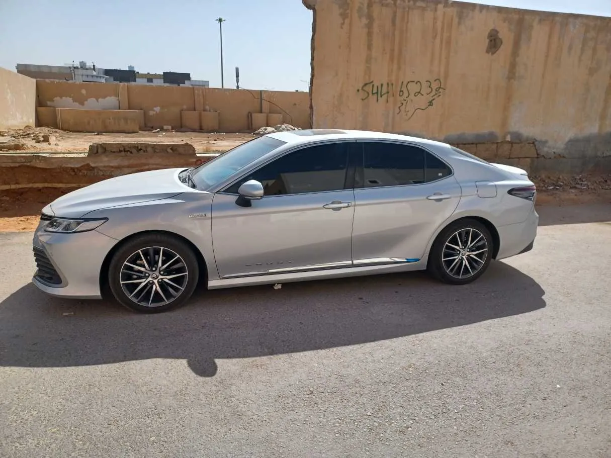 Car image 8