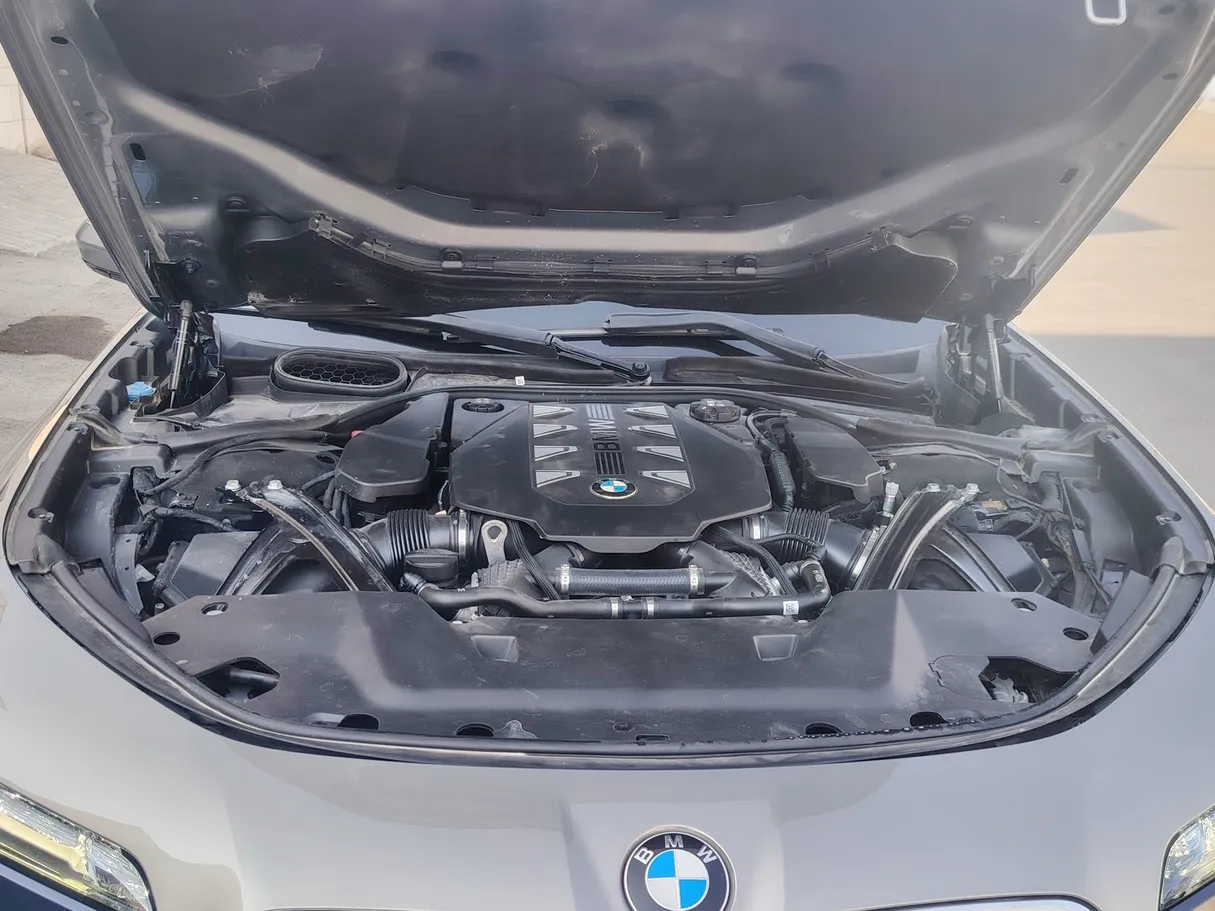 Car image 40