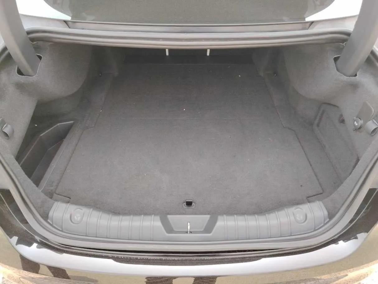 Car image 30