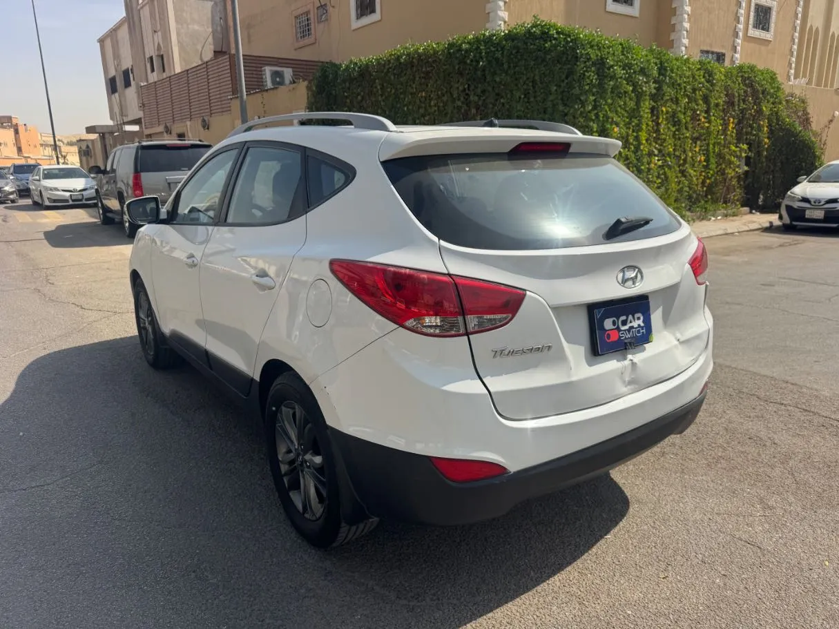Car image 8