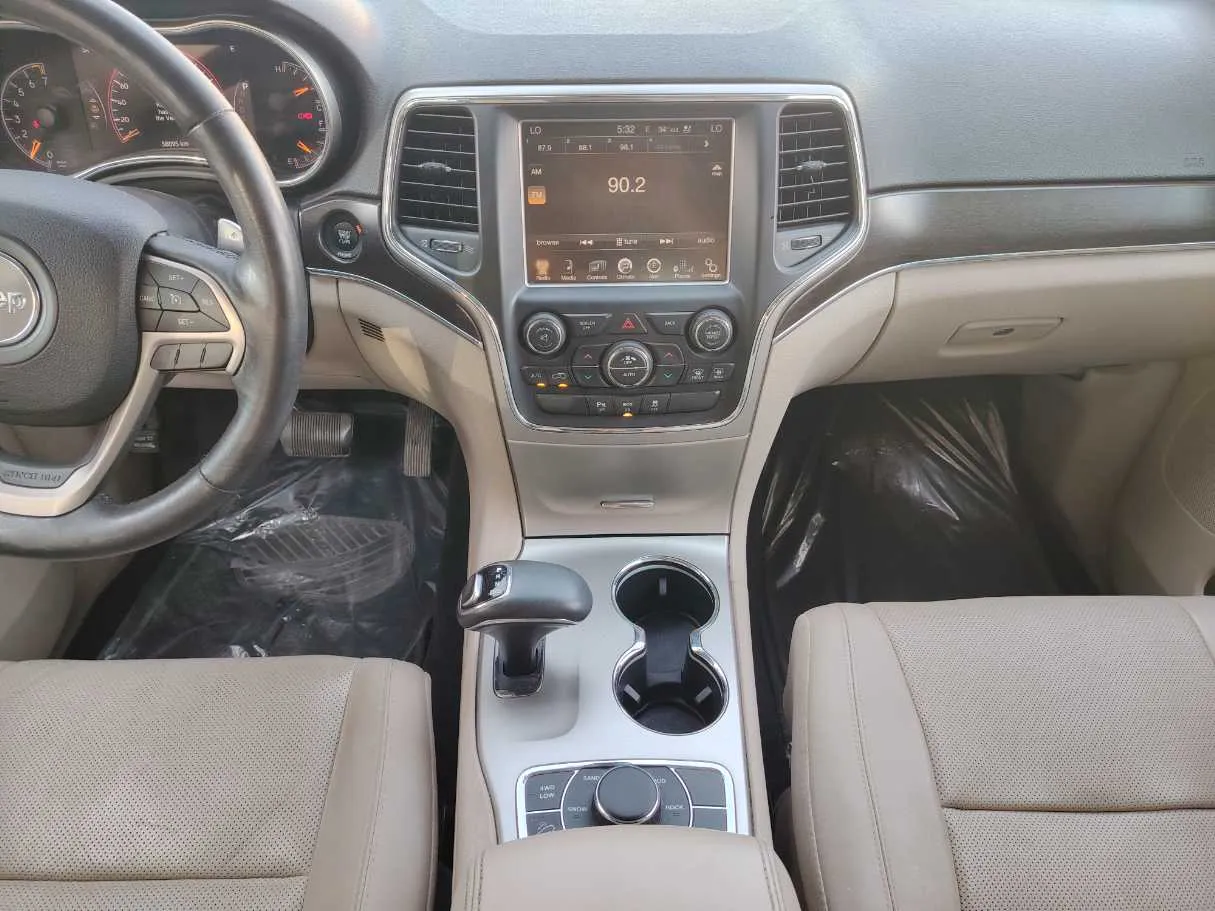 Car image 17