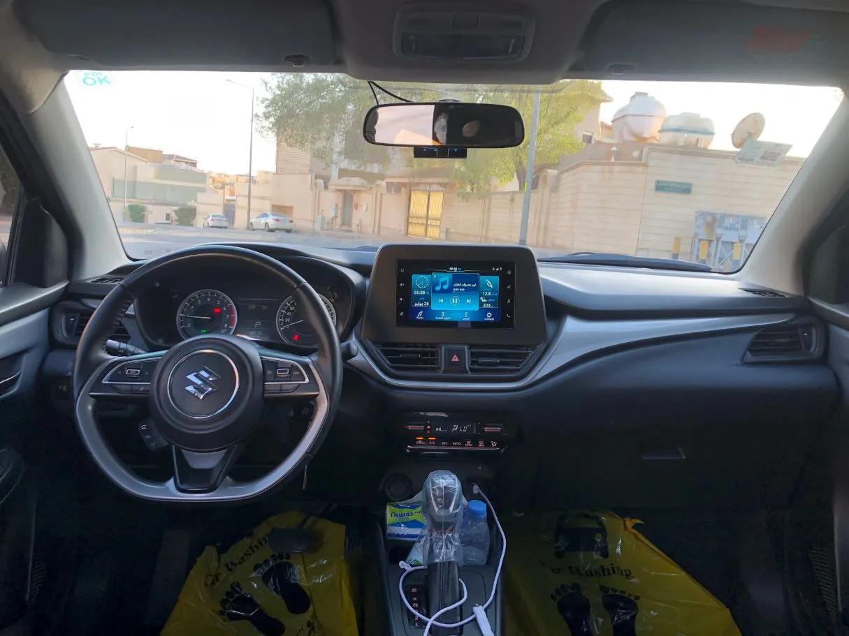 Car image 14