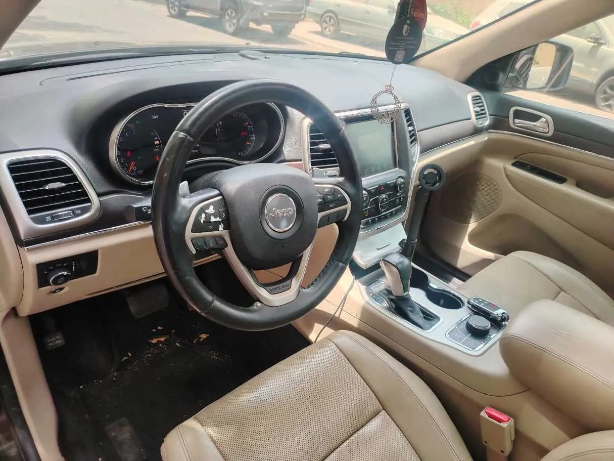Car image 13