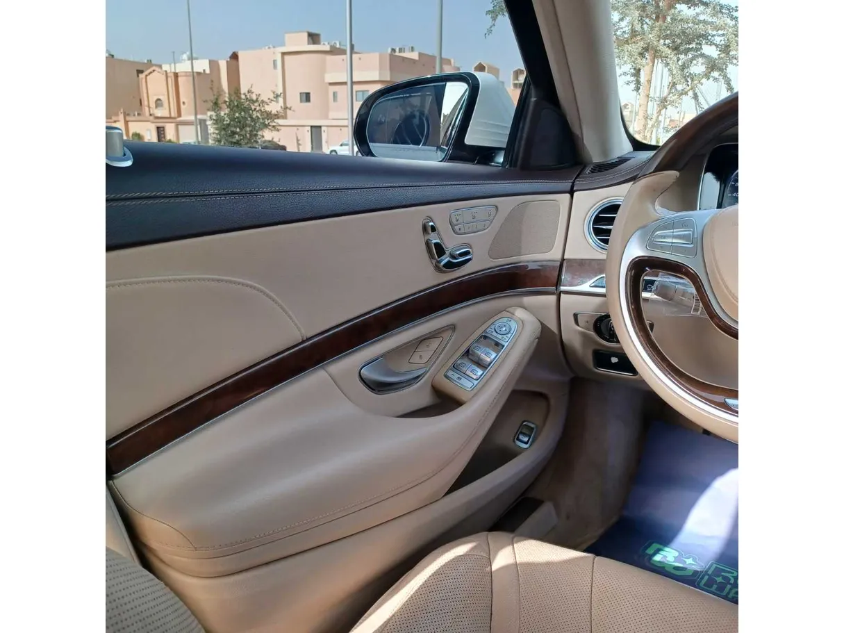 Car image 30