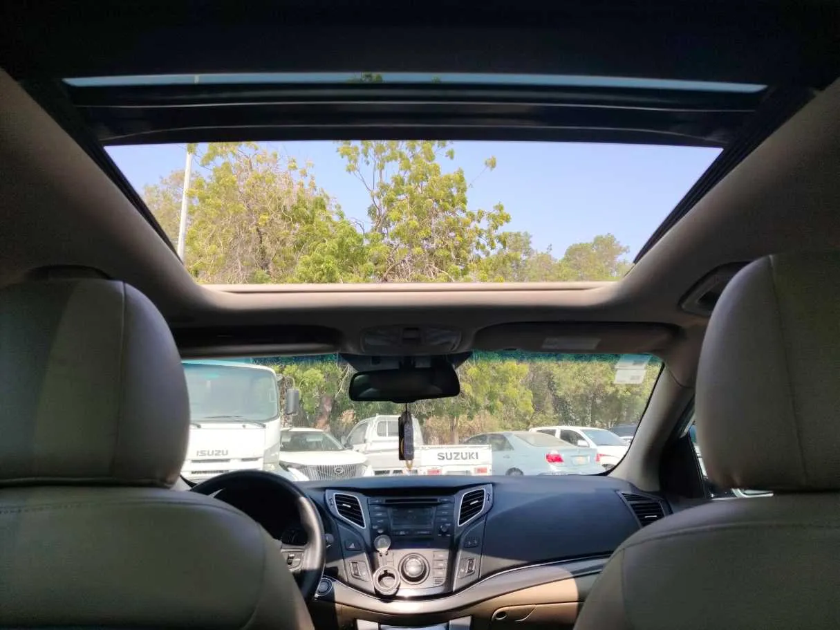 Car image 16