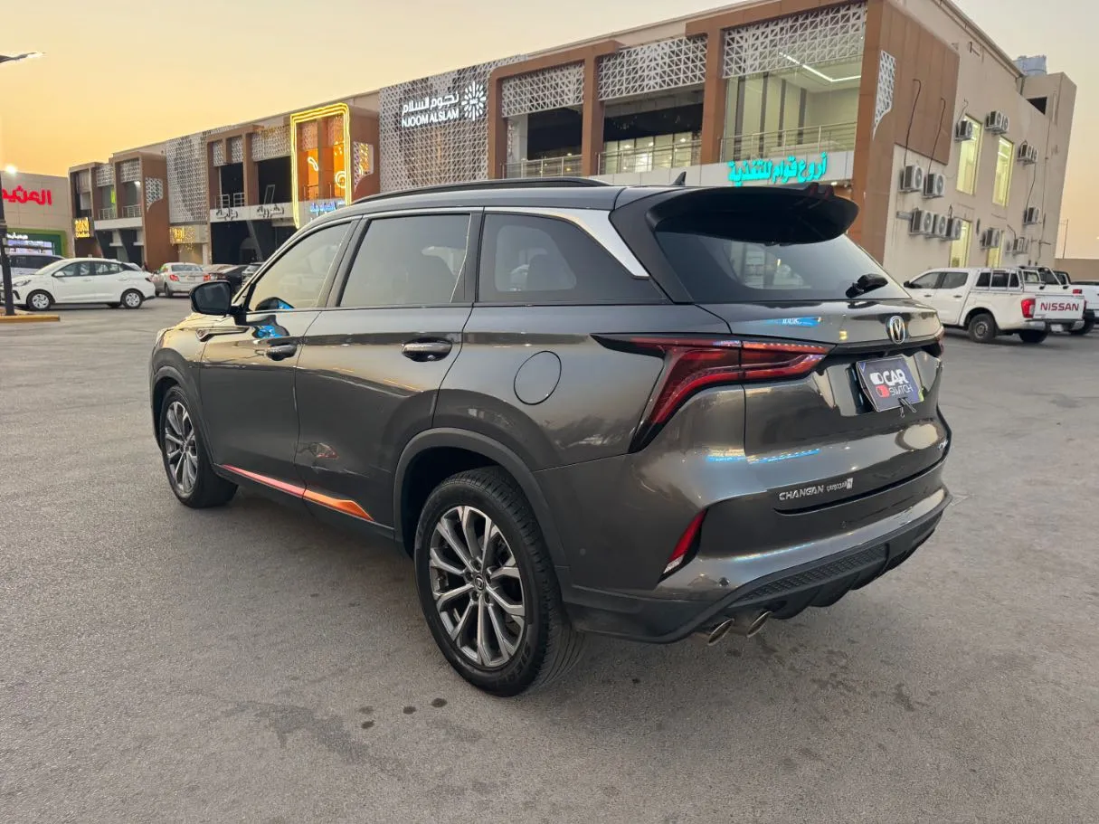 Car image 7