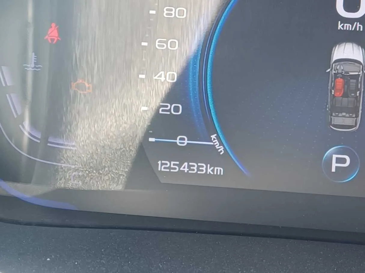 Car image 18