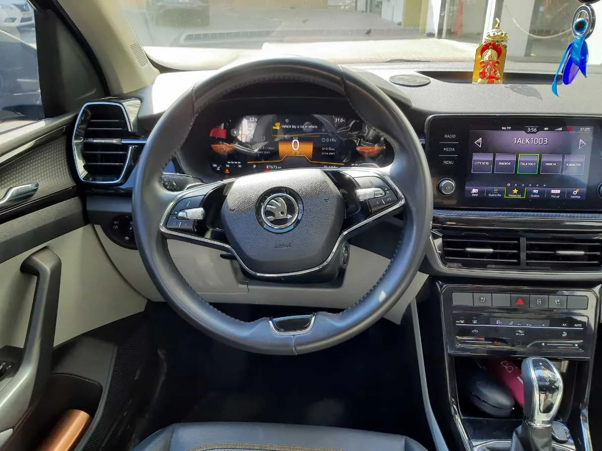 Car image 17