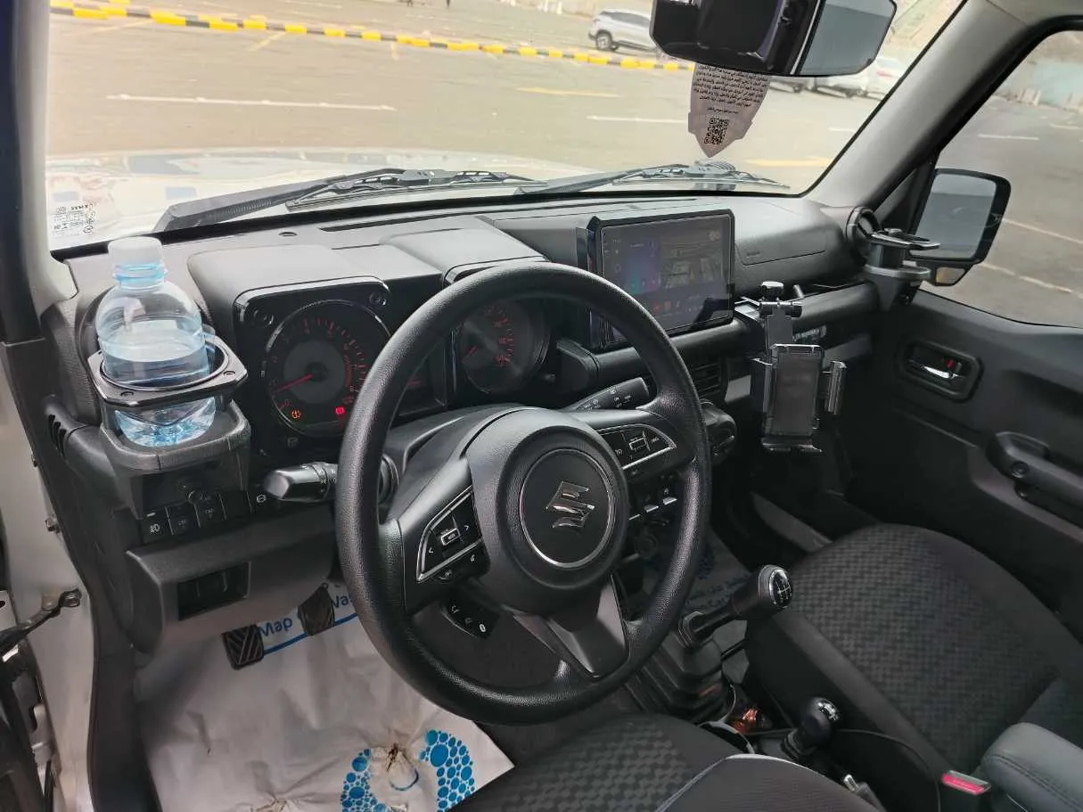 Car image 13