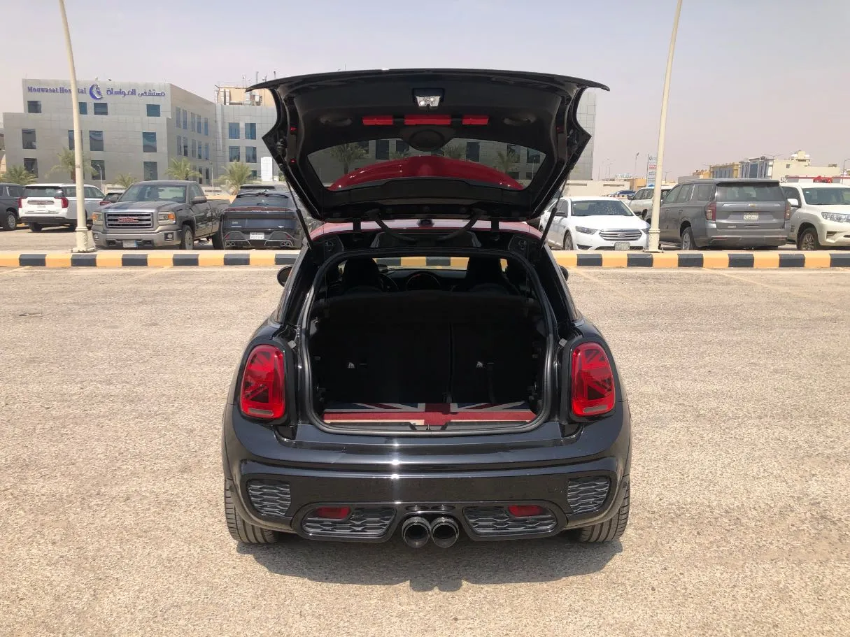 Car image 17
