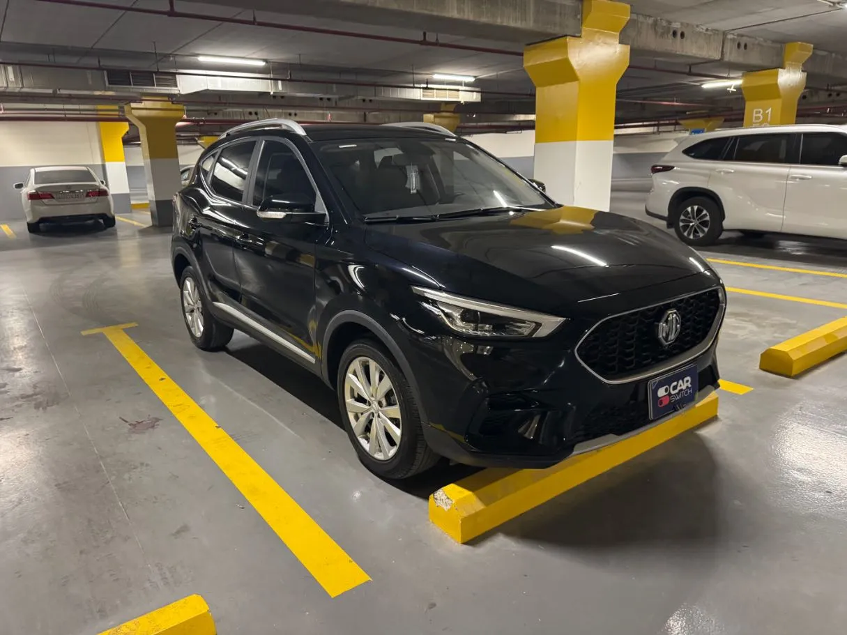 Car image 3