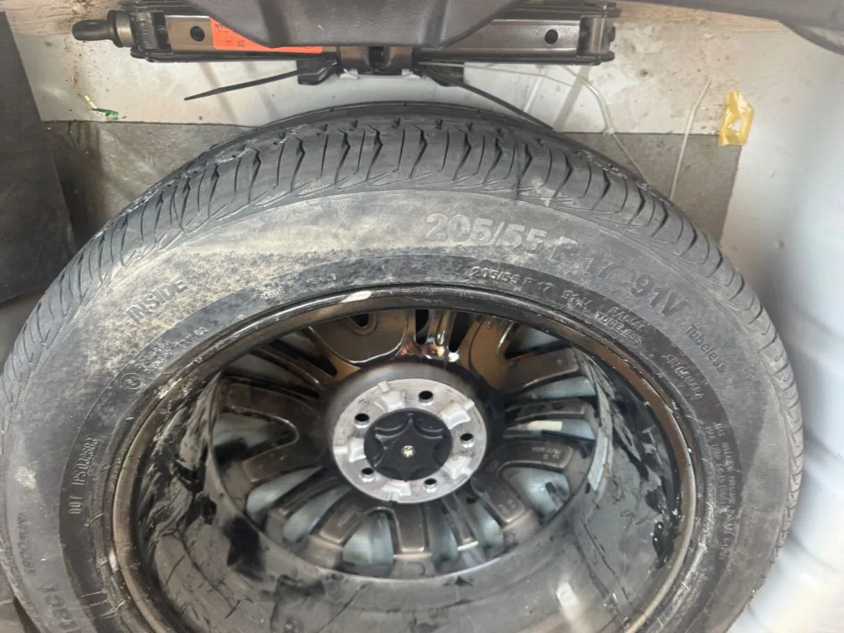 Car image 21
