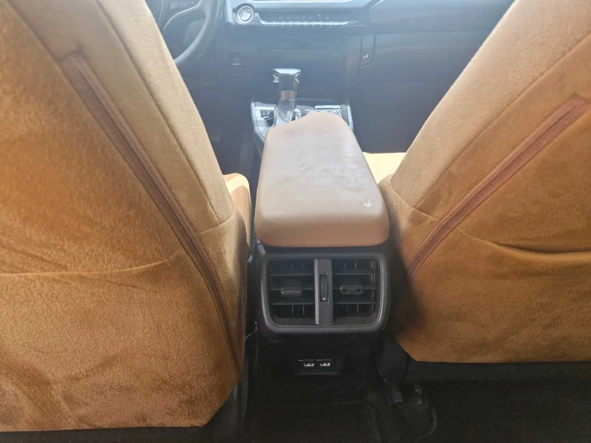 Car image 23