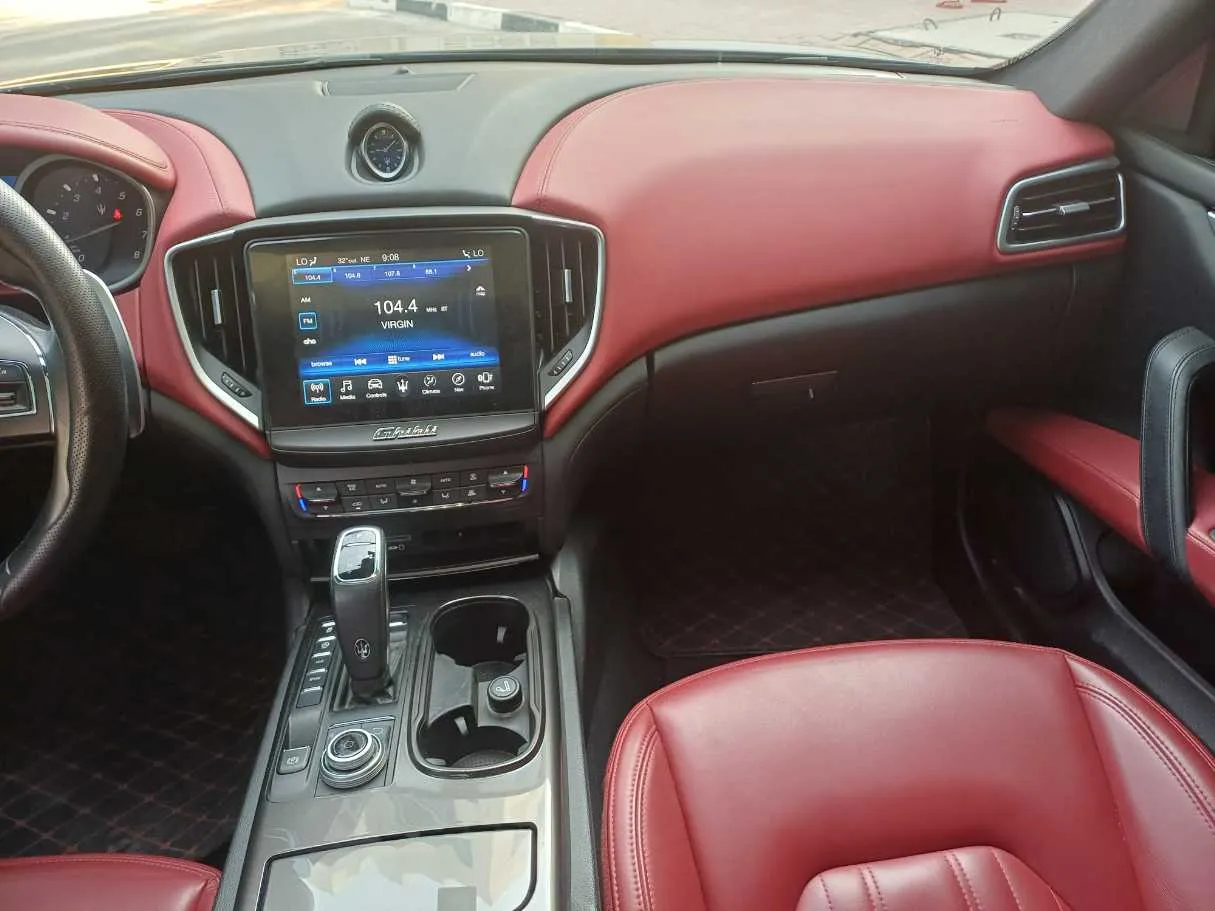 Car image 16