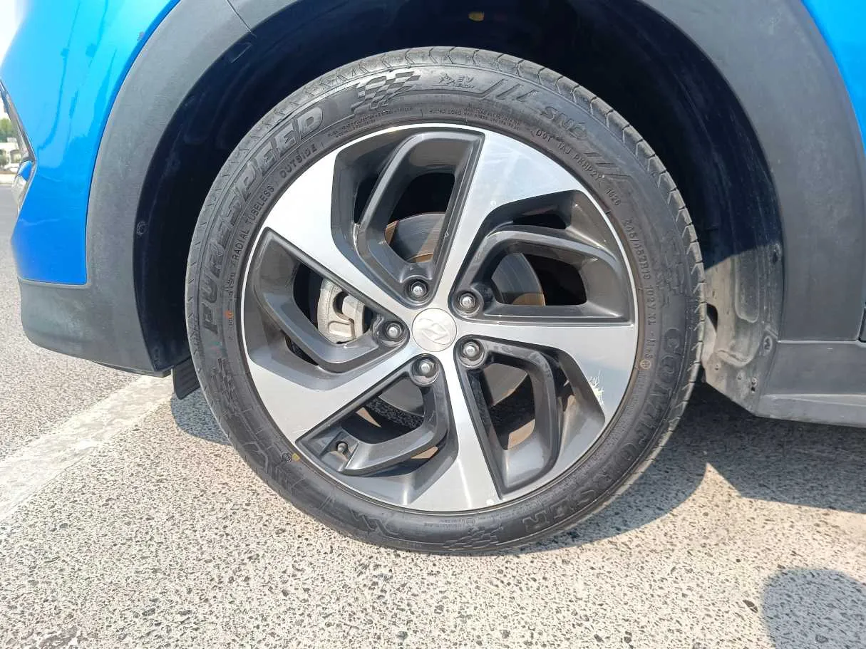 Car image 10
