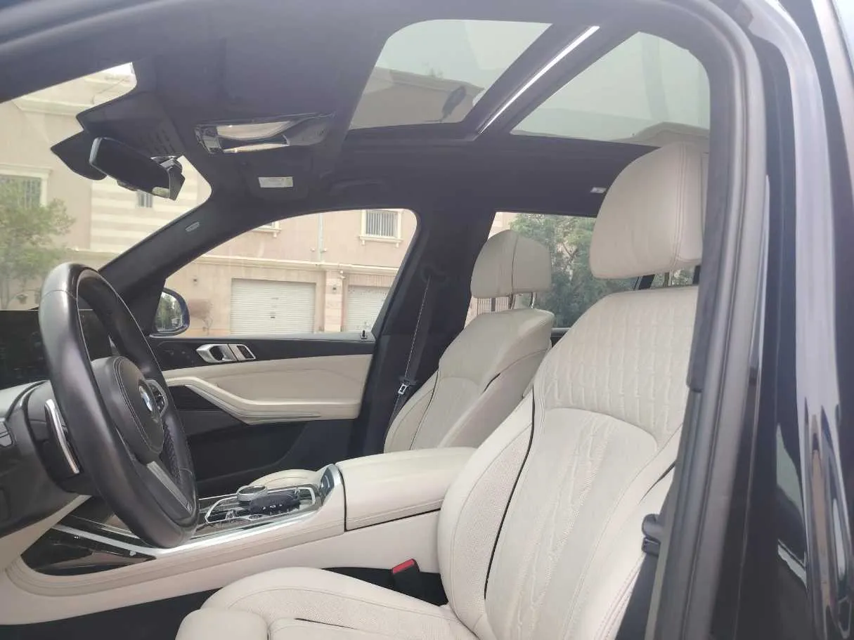 Car image 23