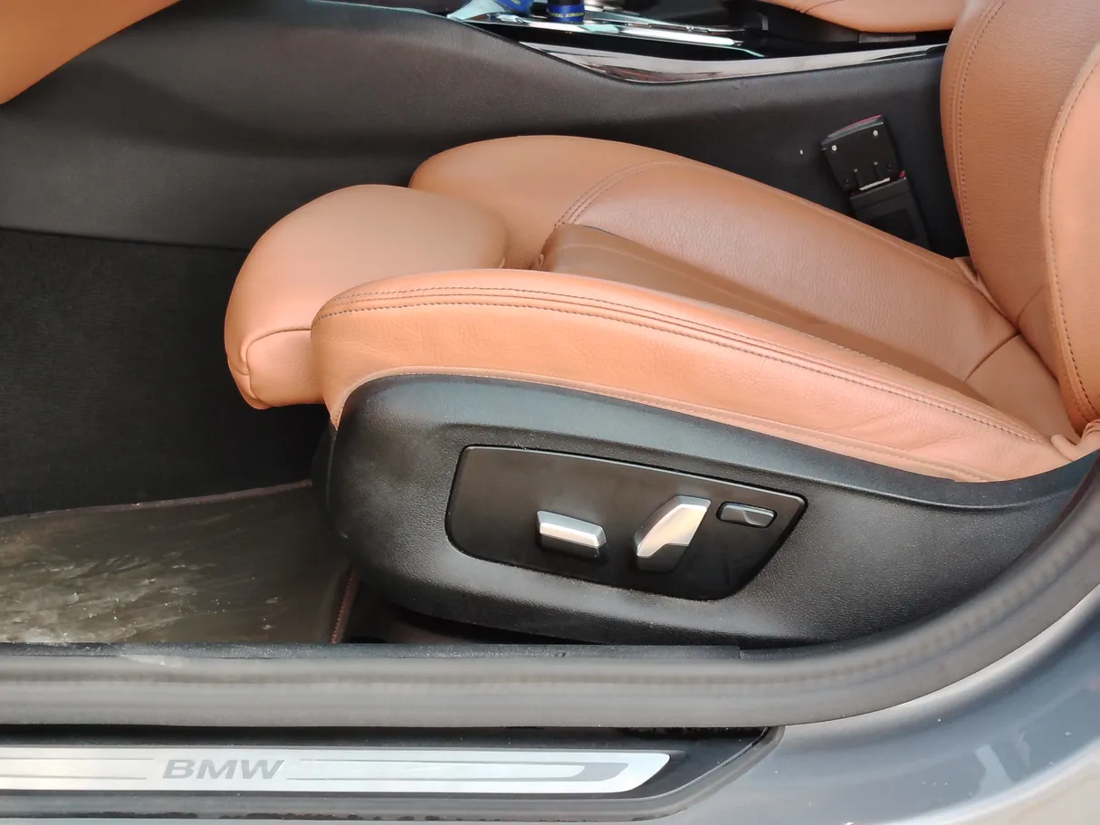 Car image 34