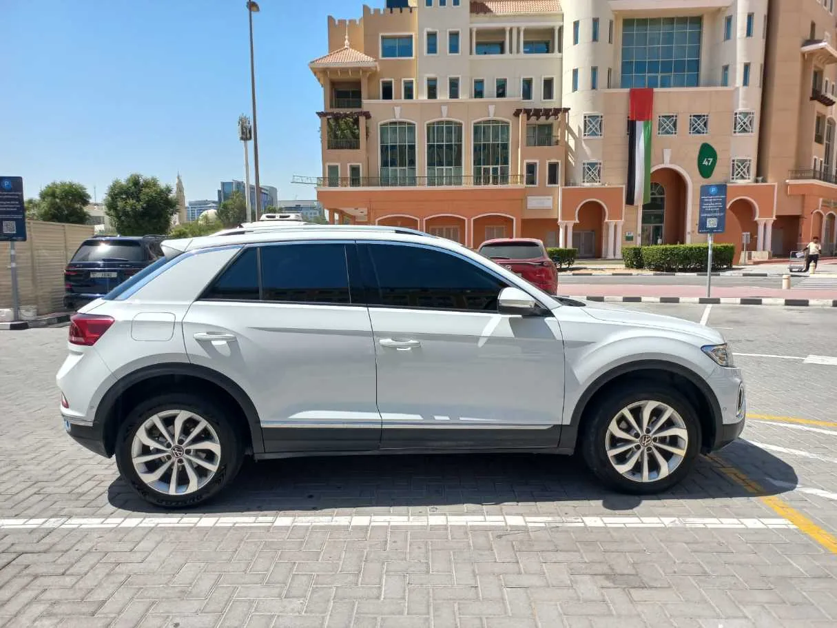 Car image 8