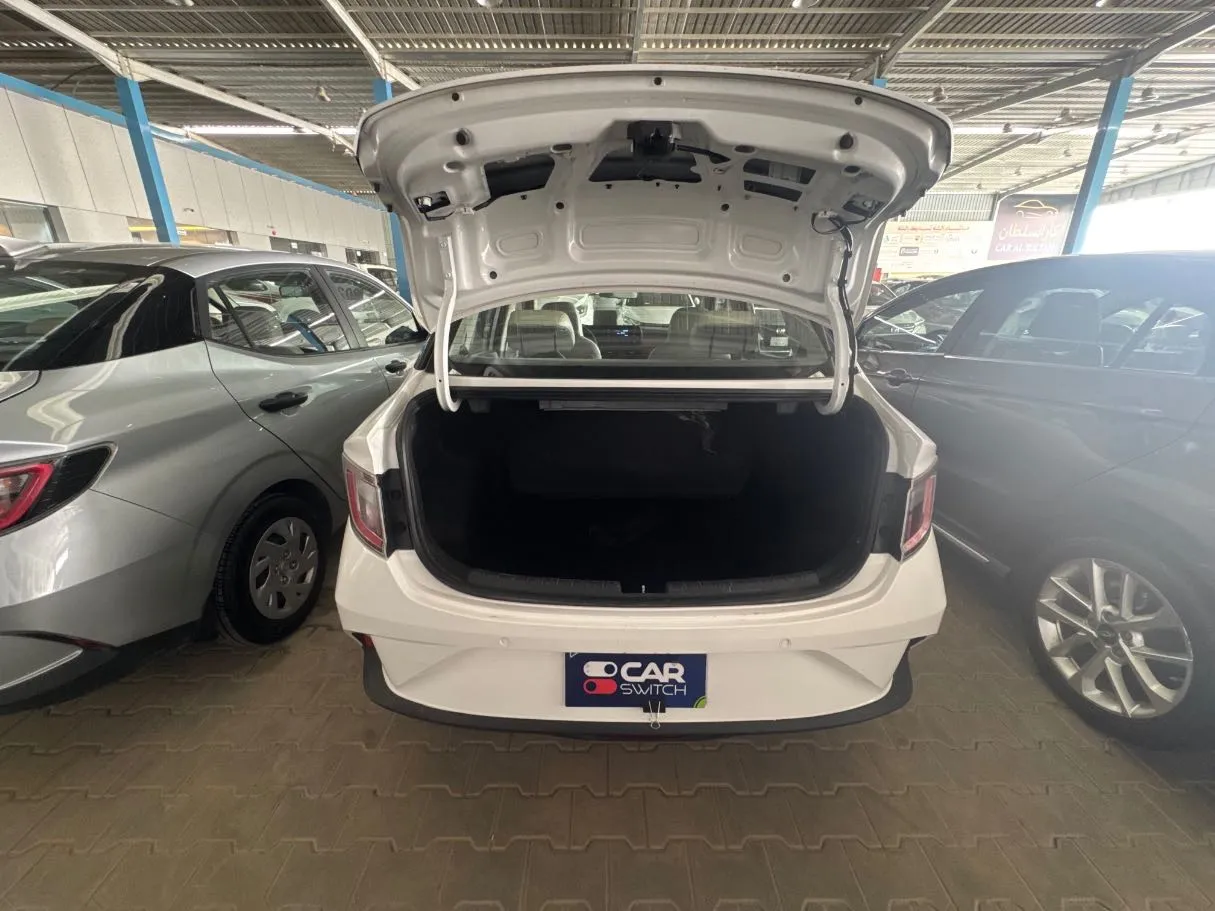 Car image 17