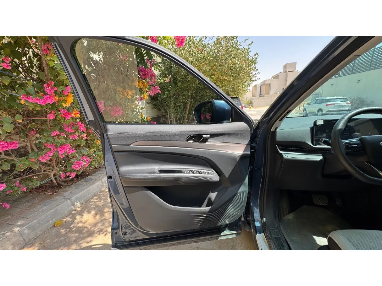 Car image 24