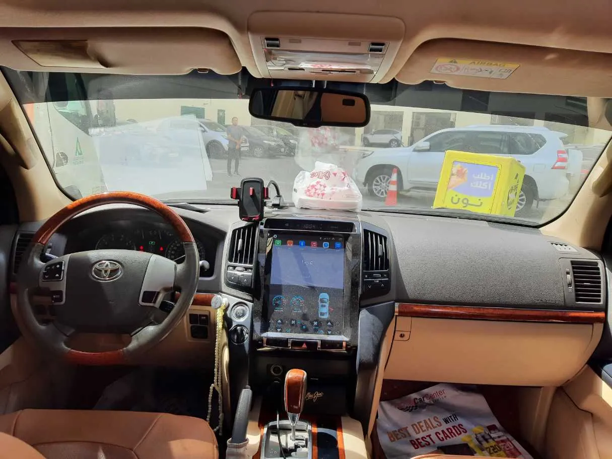 Car image 12