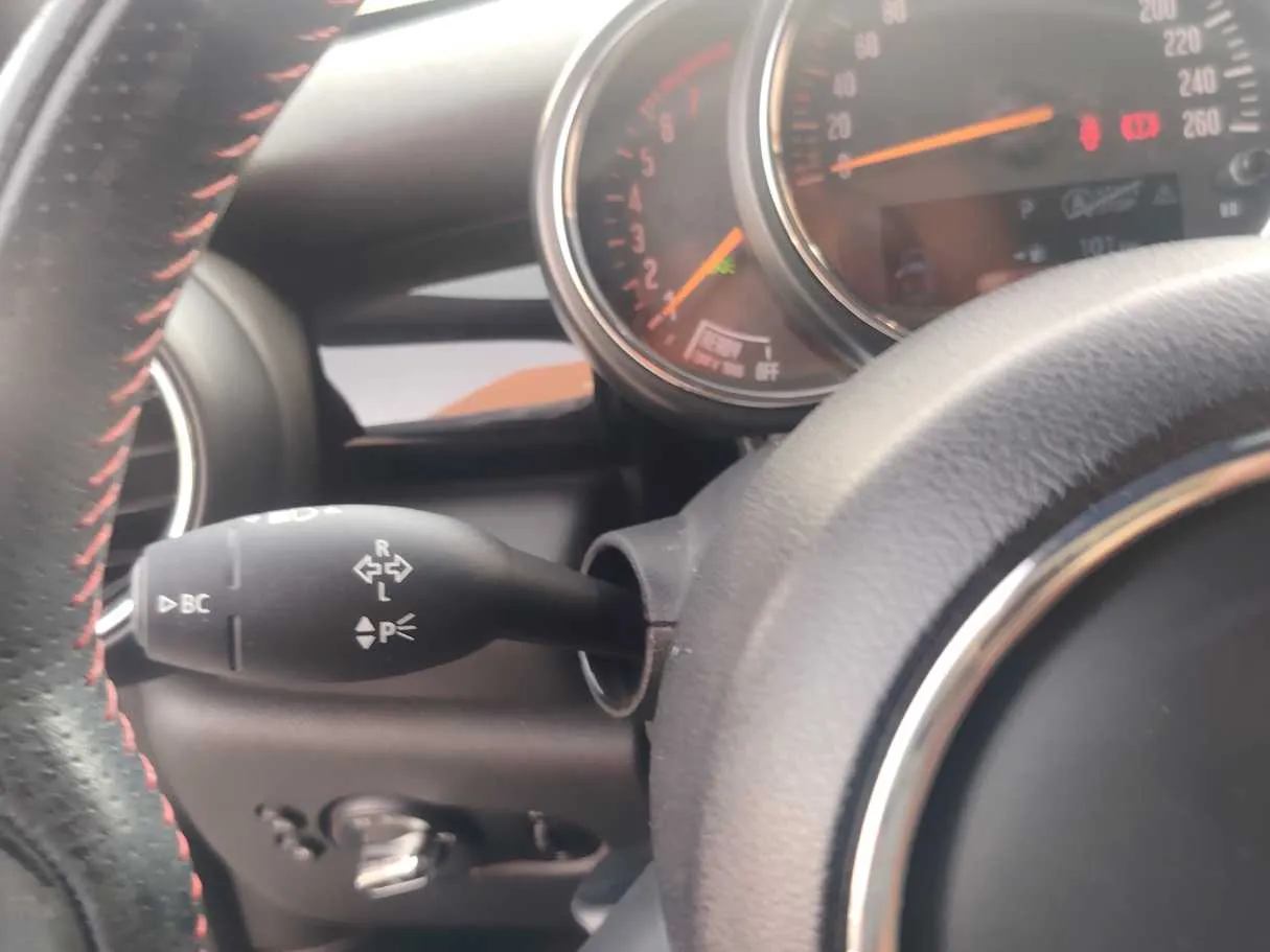 Car image 27