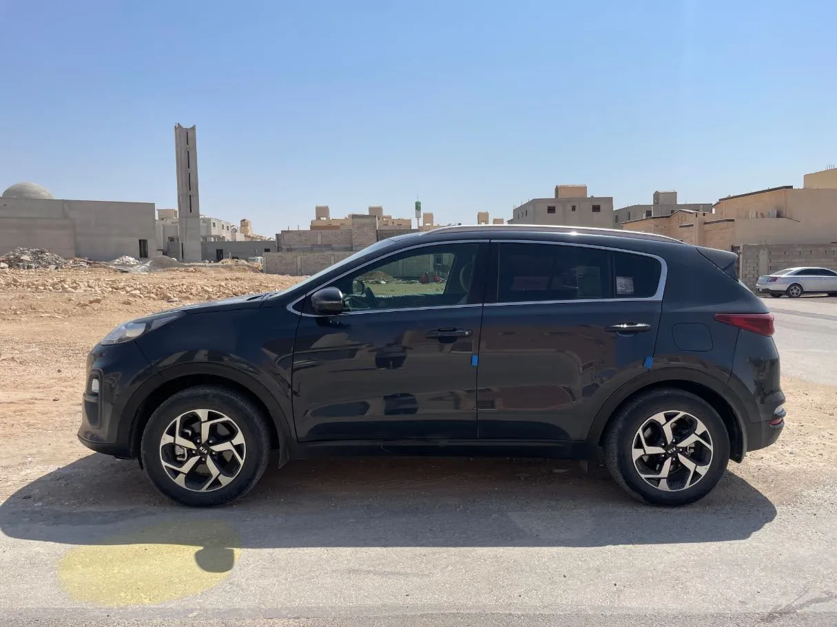 Car image 8