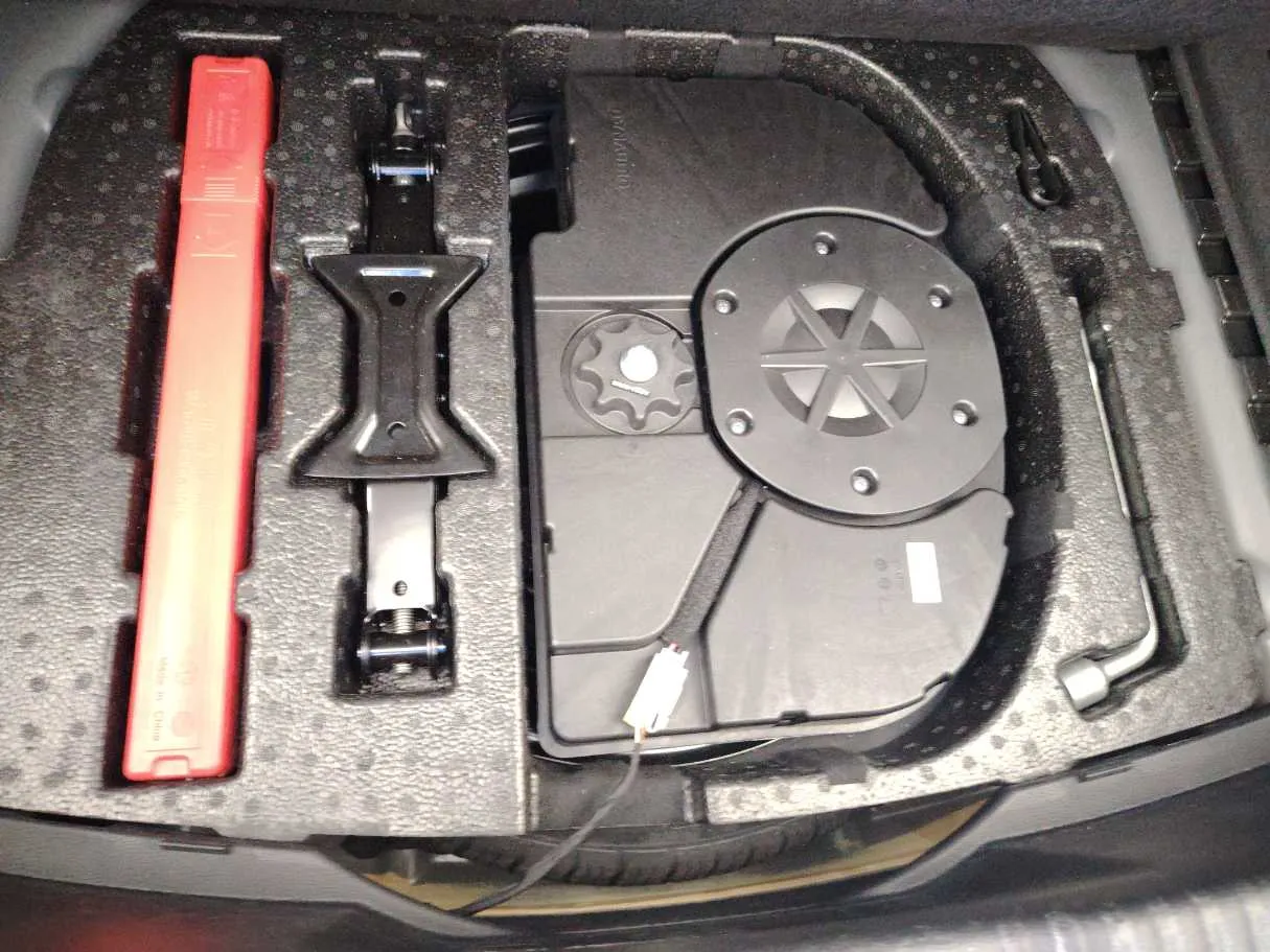 Car image 37