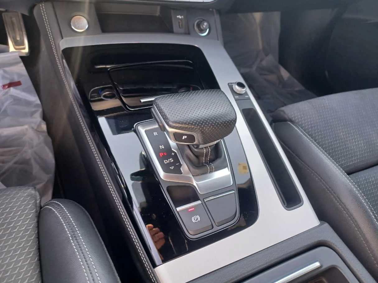 Car image 17