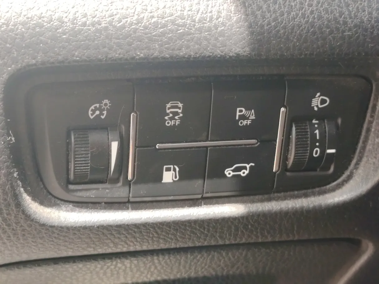 Car image 30