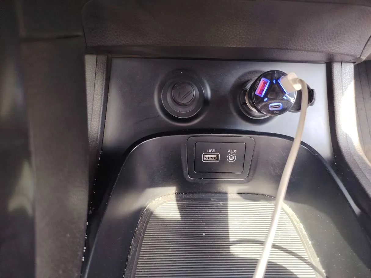 Car image 30
