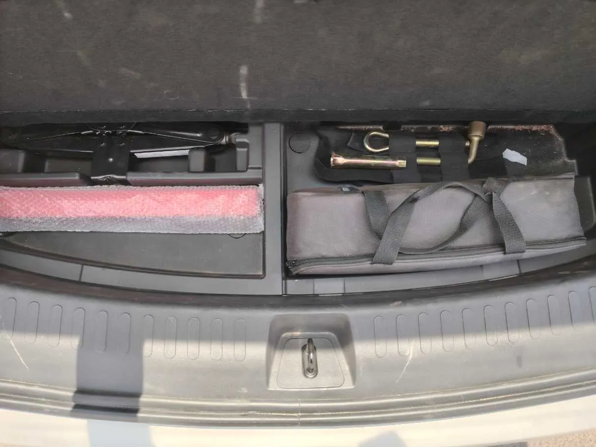 Car image 33