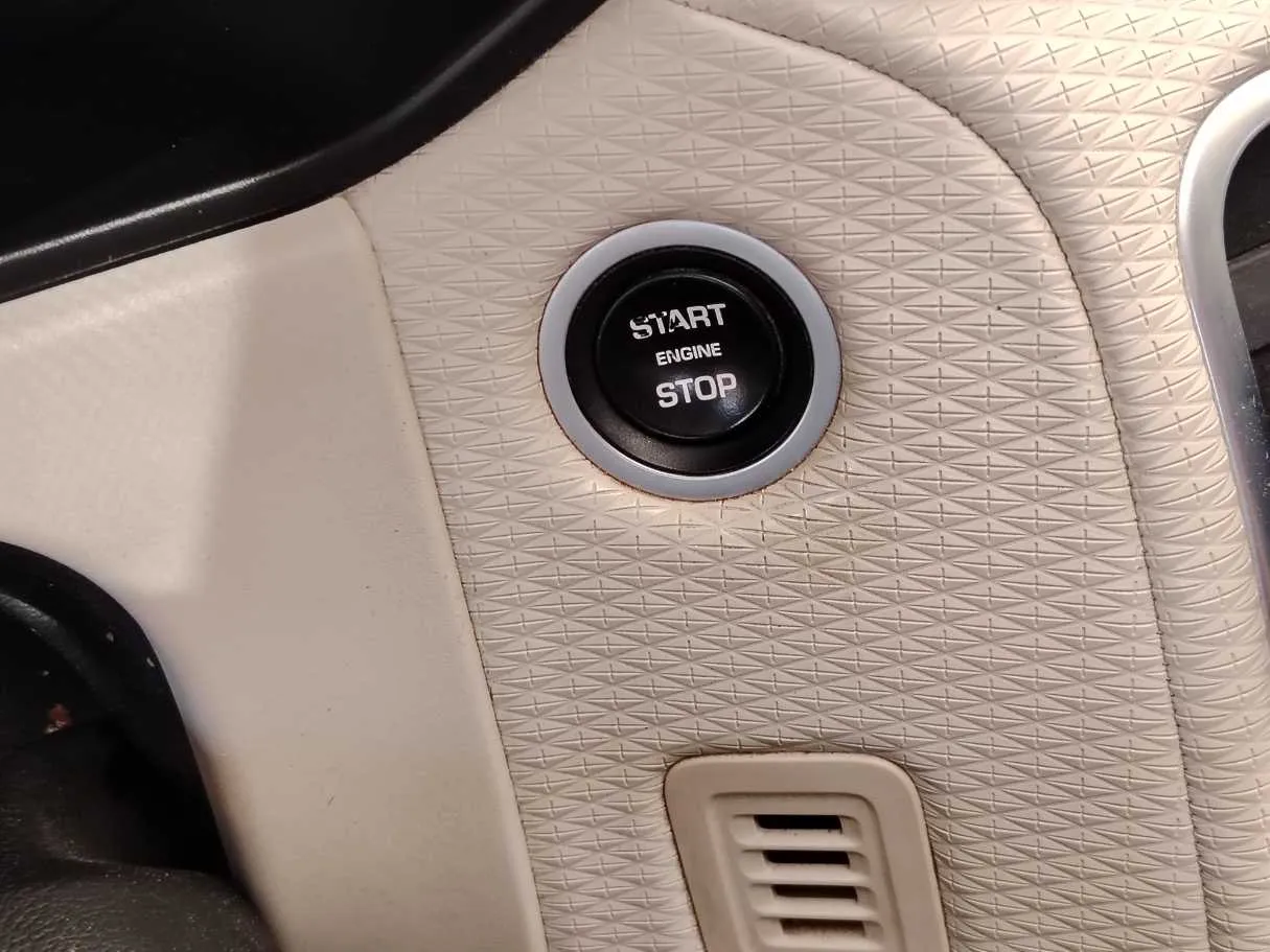 Car image 32