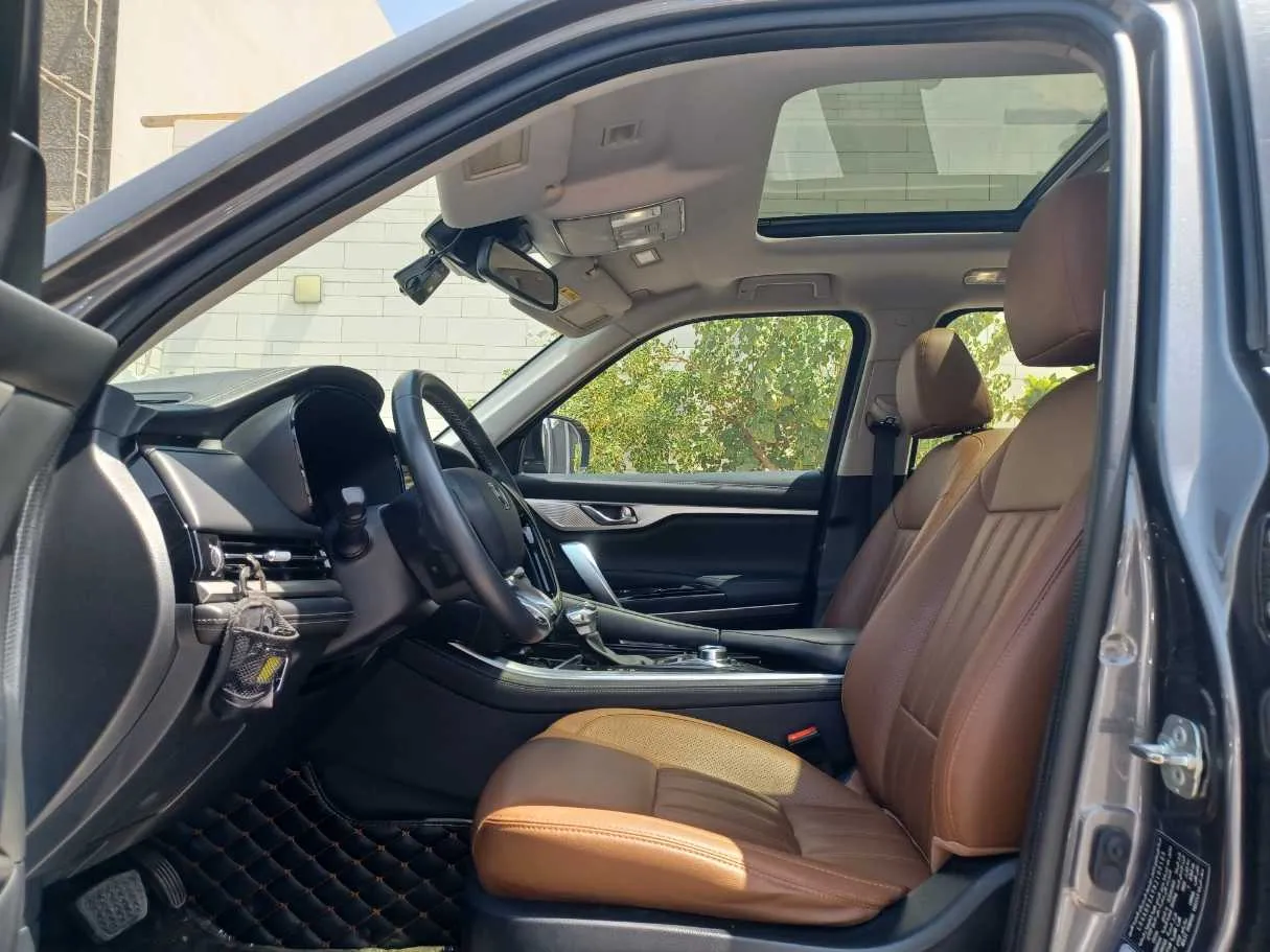Car image 12