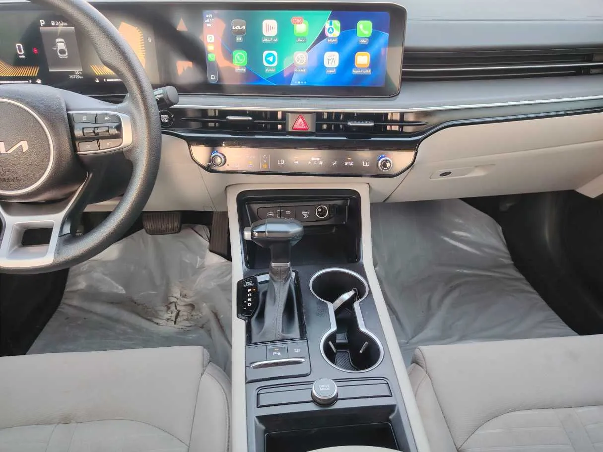 Car image 18