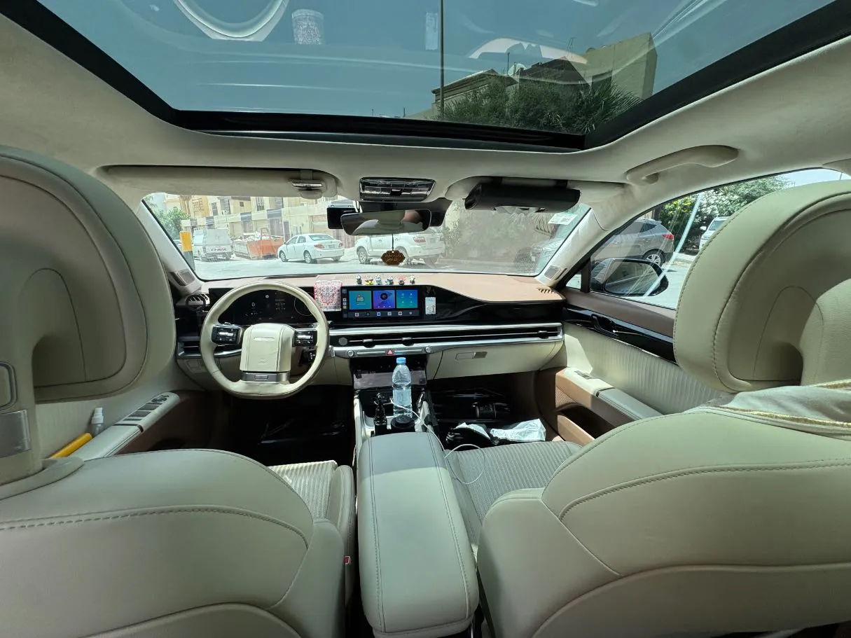 Car image 15