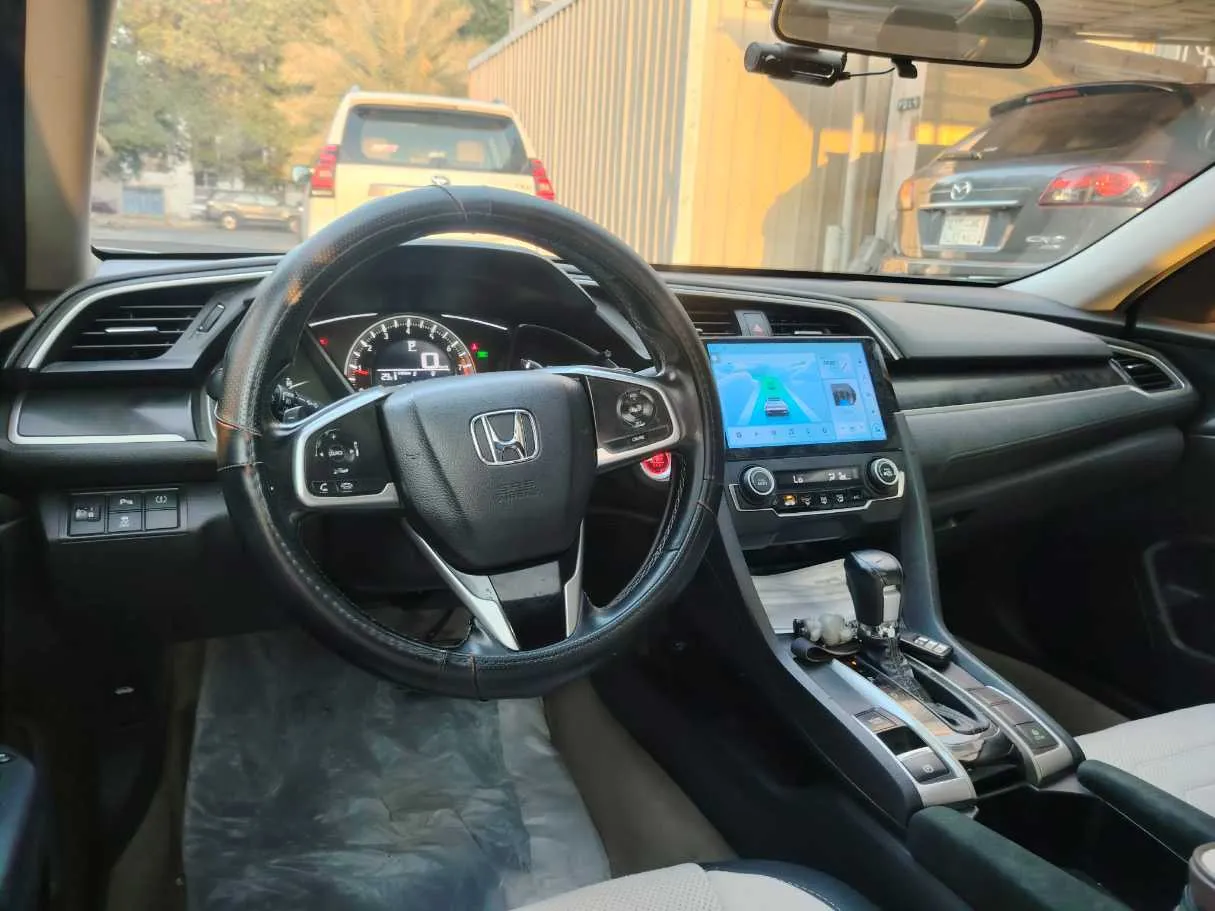 Car image 26