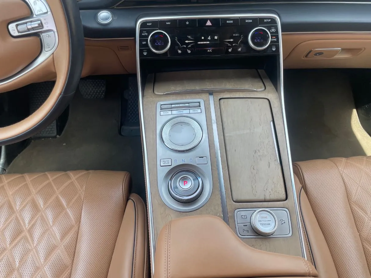 Car image 19
