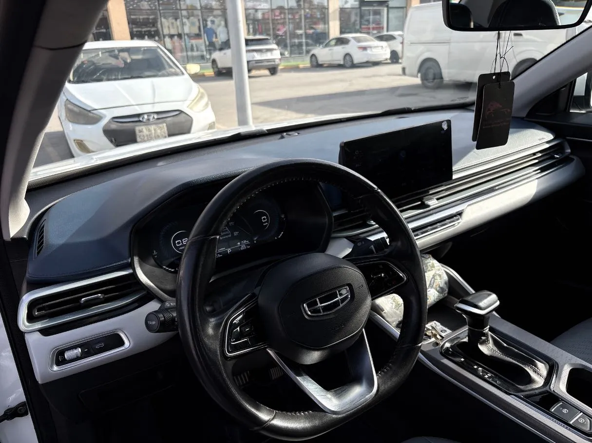 Car image 13